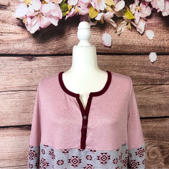 SOLD 🛍️ No Boundaries Women’s Pink Red Gray Abstract Print Soft Sweatshirt - Picture 2 of 7